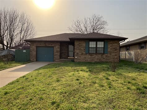 <b>For Rent</b>, Not for Sale: Brand new 4 bedroom home <b>for rent</b> by KCU Medical and Dental Schools! $1400 <b>Rent</b> per month, $1400 security deposit, 4 bedrooms, 2 full baths, granite counters, open floor plan, LVP flooring throughout, 2 car attached garage, small pet considered for extra $250 pet deposit, owner is installing white vinyl privacy fence, close to park, hospitals, KCU. . Joplin houses for rent